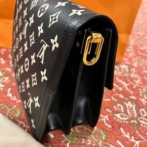 Louis Vuitton cute purse, wear  like six times and almost excellent c.